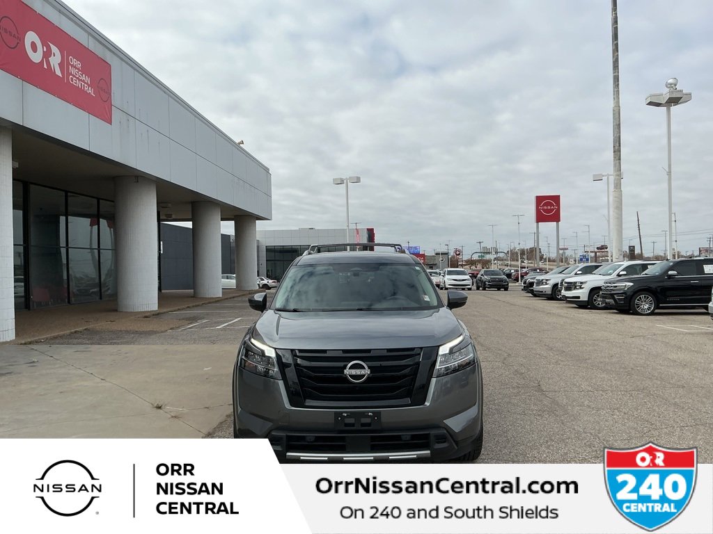 Used 2024 Nissan Pathfinder SL w/ Black Appearance Package image 2