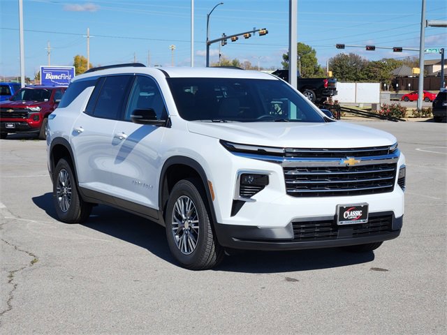 New 2026 Chevrolet Traverse LT image 3
