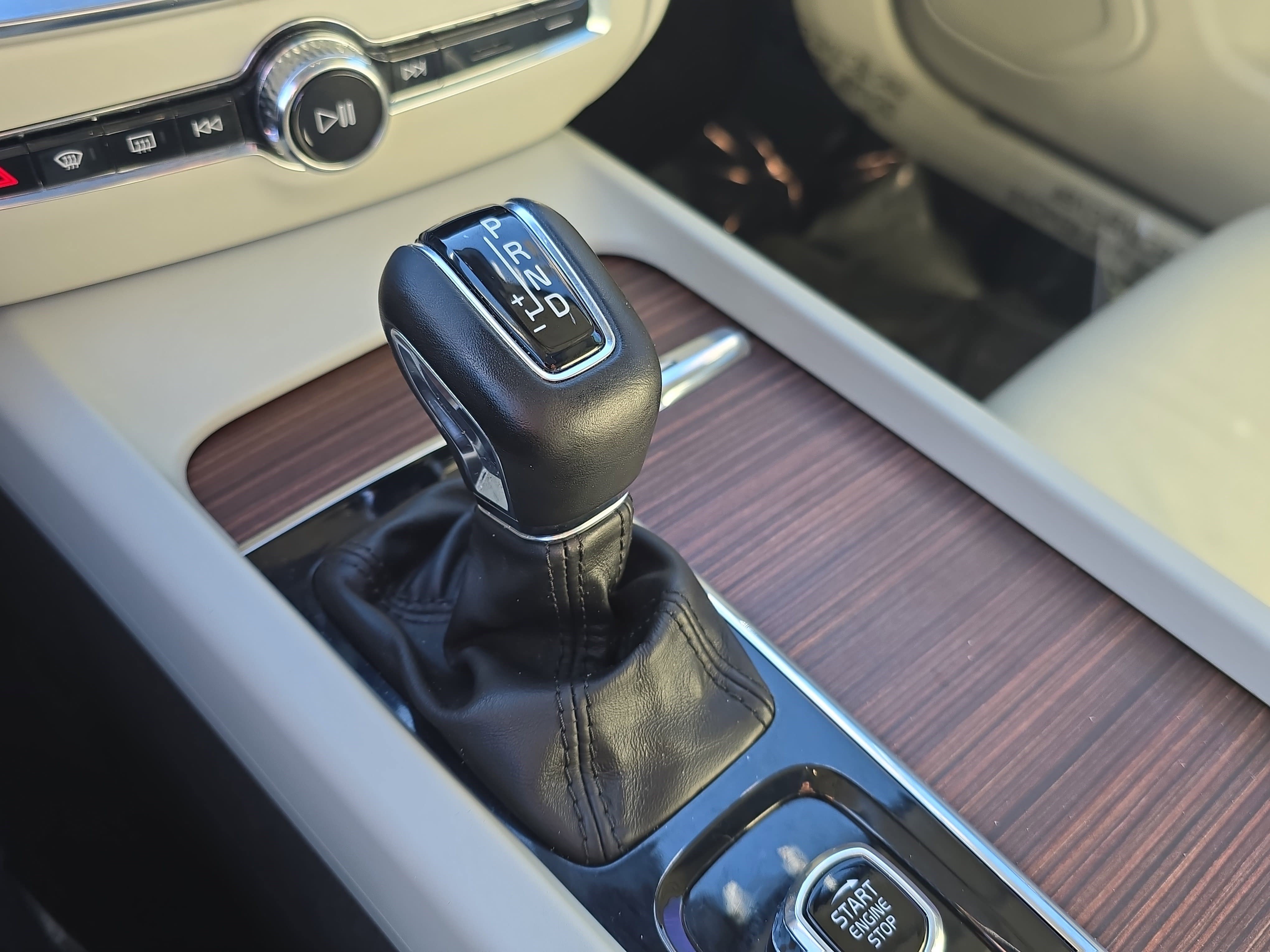 Used 2021 Volvo S60 T5 Momentum image 23