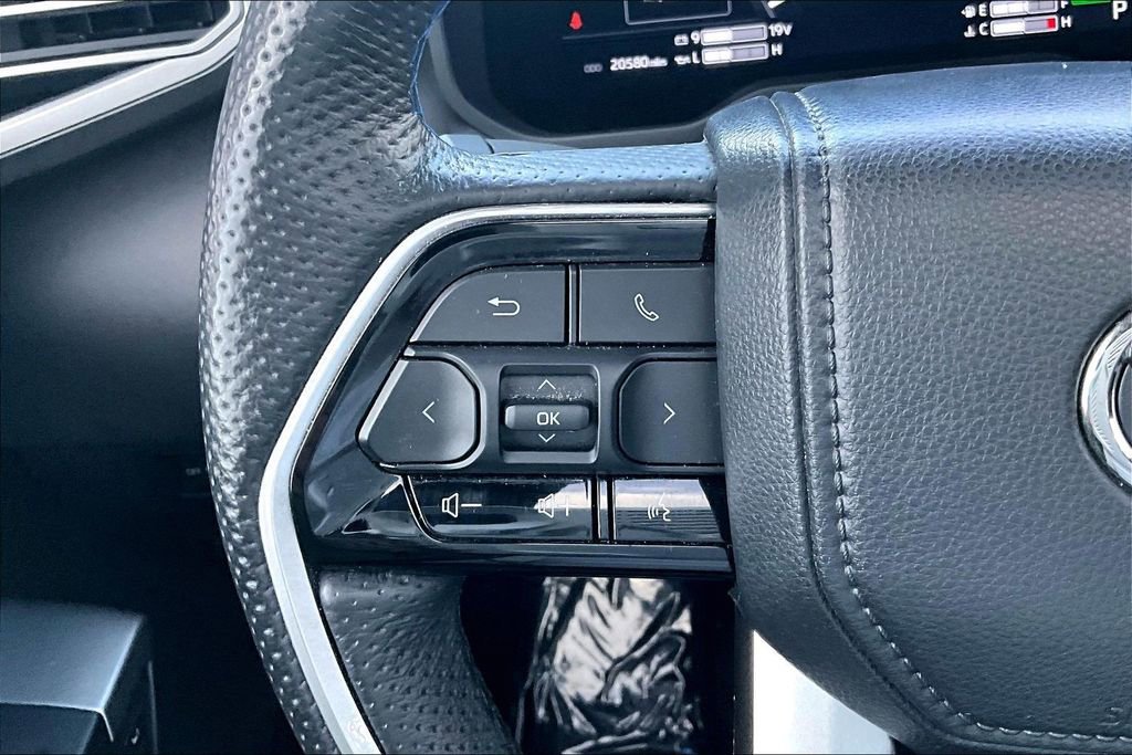 Used 2023 Toyota Sequoia Platinum image 11