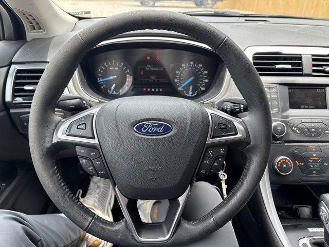 Used 2016 Ford Fusion SE w/ Equipment Group 201A FWD image 9