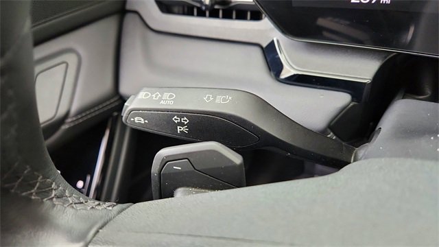 Used 2025 Audi Q6 e-tron Premium w/ Convenience Package image 40