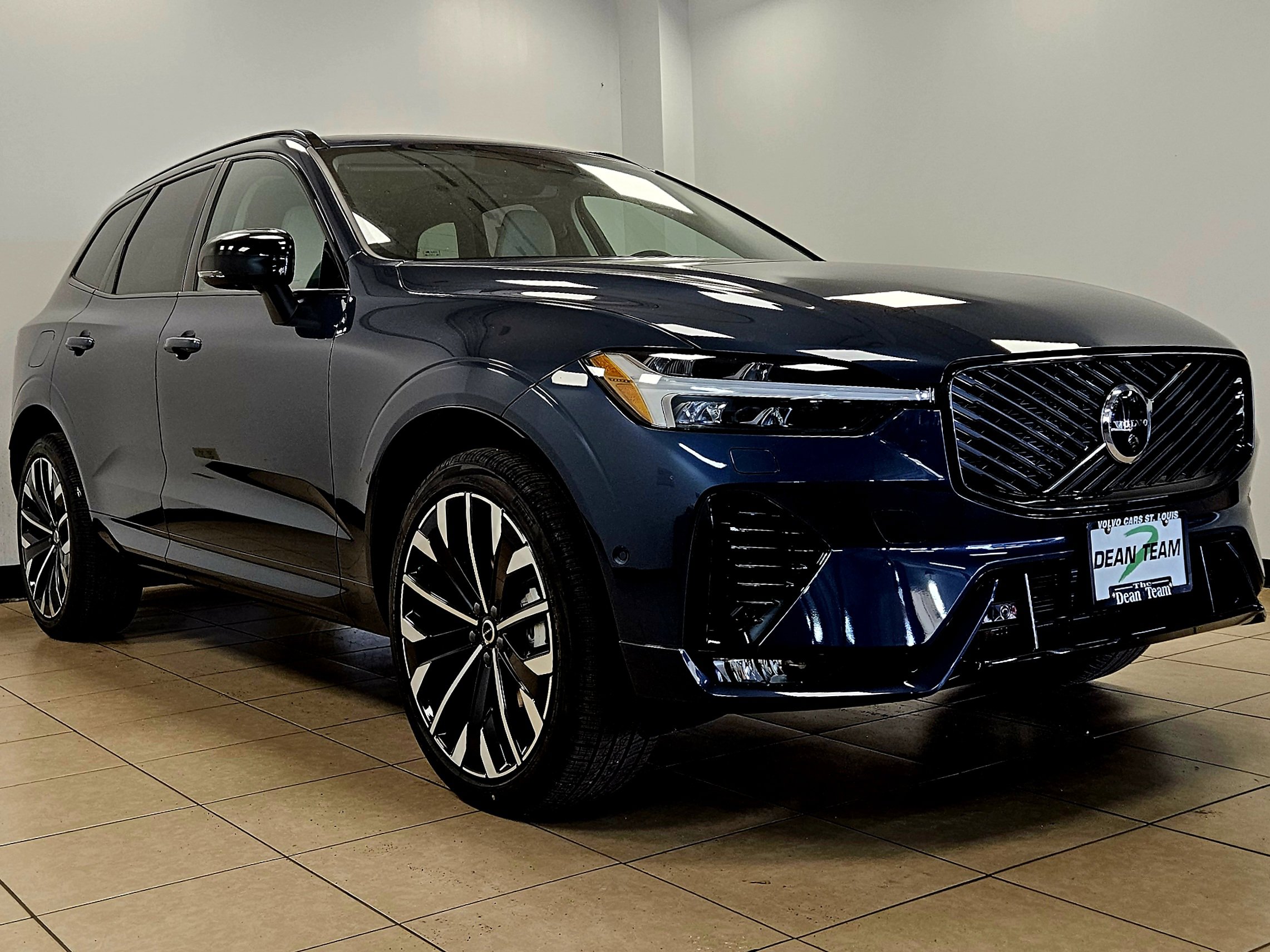New 2026 Volvo XC60 B5 Ultra w/ Protection Package Premier image 3