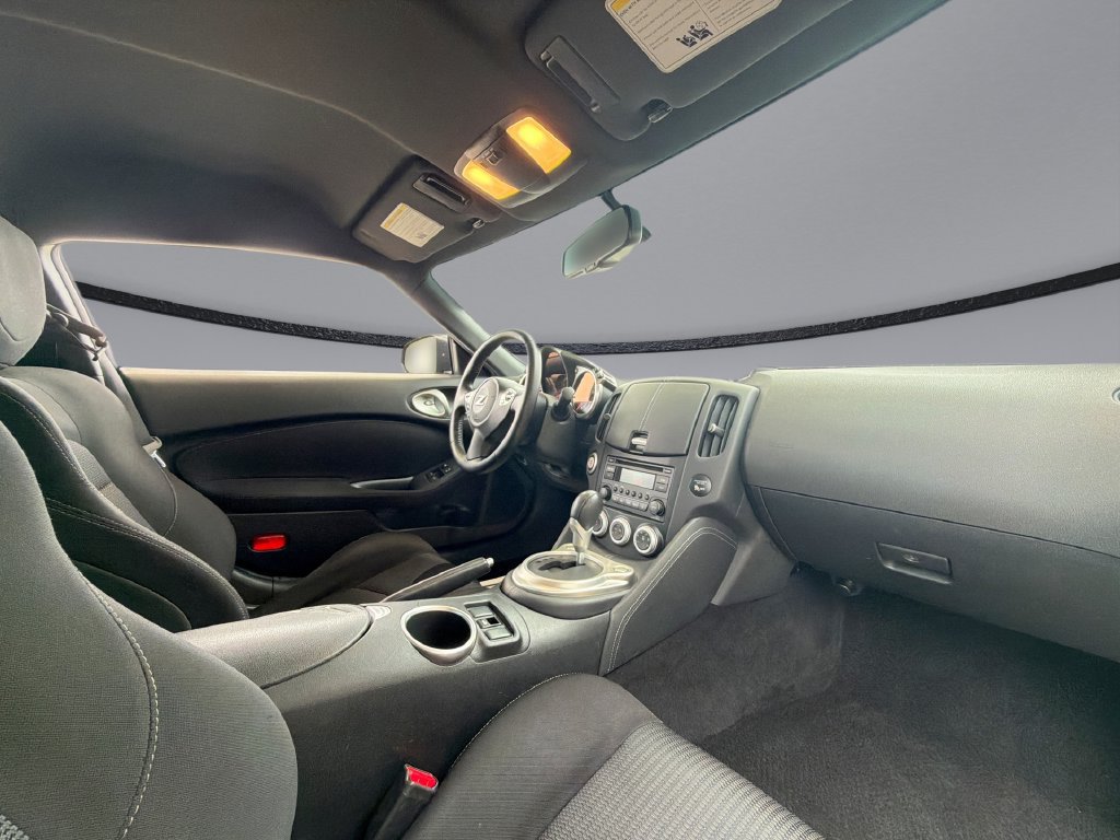 Used 2020 Nissan 370Z Coupe RWD image 15