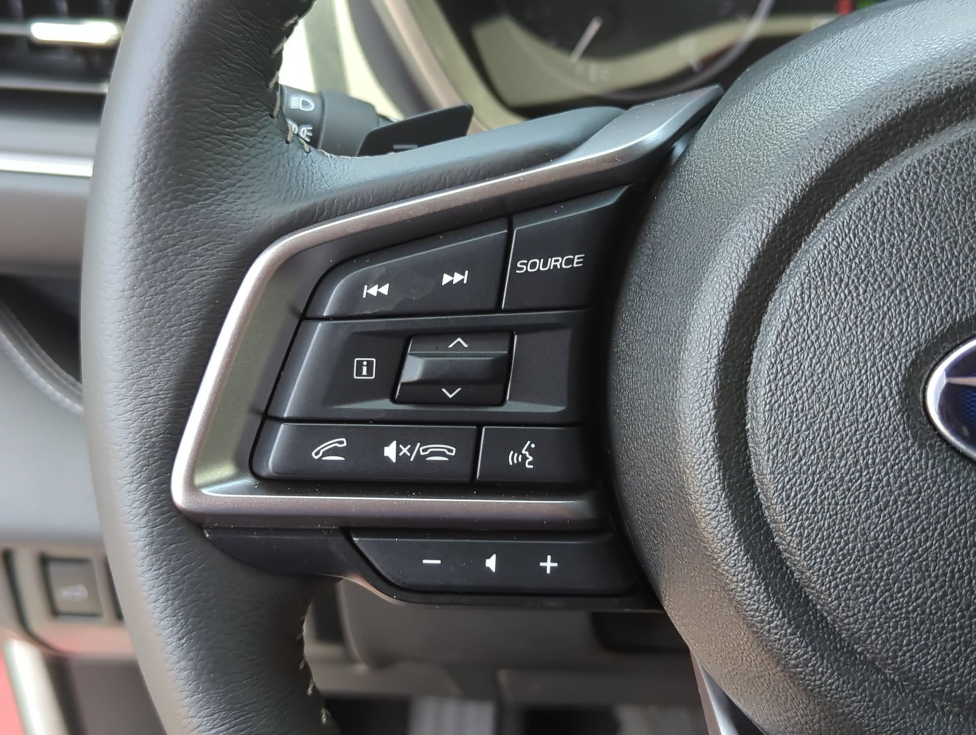 Used 2025 Subaru Ascent Limited w/ Popular Package #2 AWD/4WD image 33