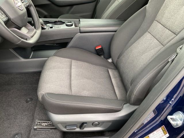 Used 2025 Nissan Rogue SV AWD/4WD image 16