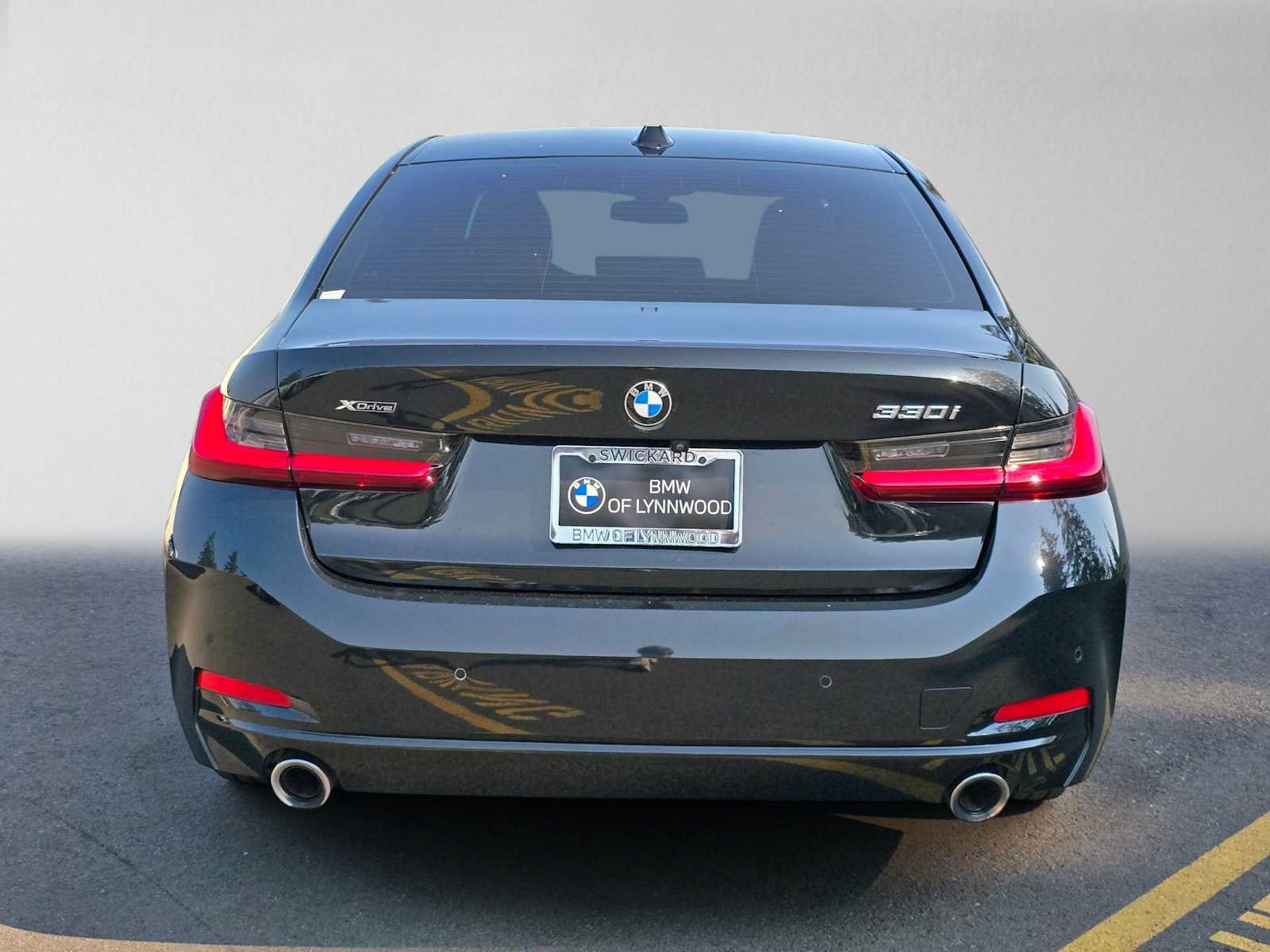 Used 2023 BMW 330i xDrive Sedan w/ Driving Assistance Package AWD/4WD image 4