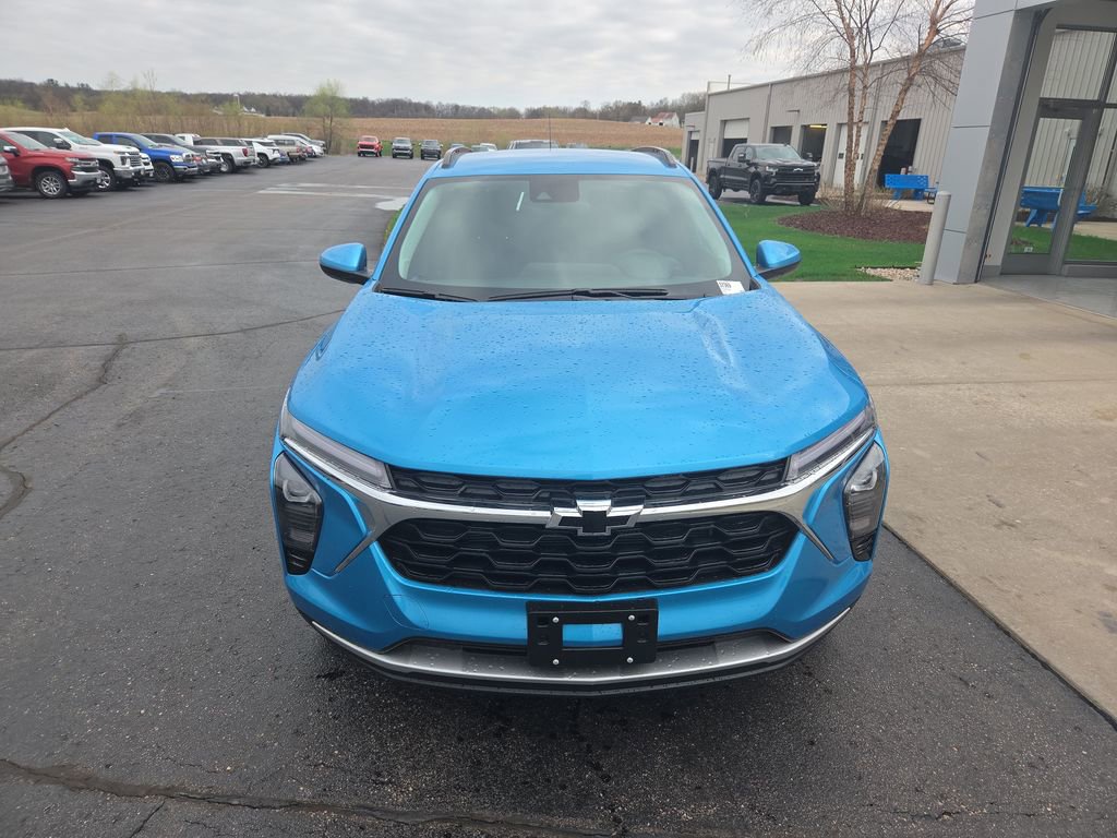 New 2026 Chevrolet Trax LT w/ Driver Confidence Package FWD image 2