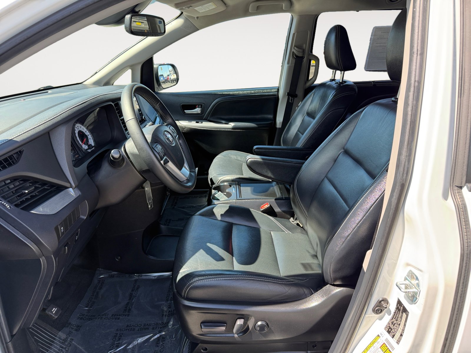 Used 2018 Toyota Sienna SE image 10