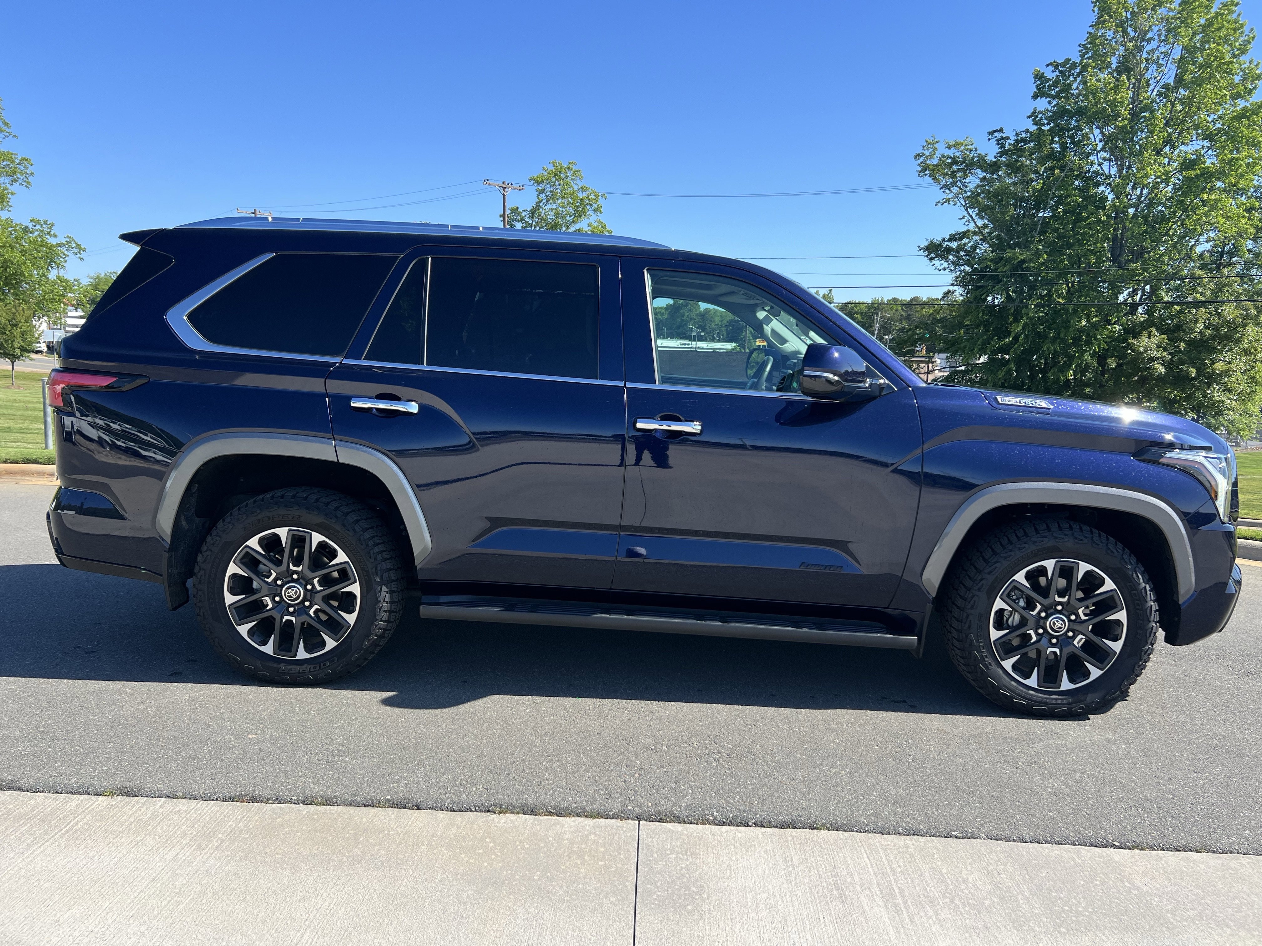 Used 2024 Toyota Sequoia Limited w/ Tow Technology Package AWD/4WD image 10