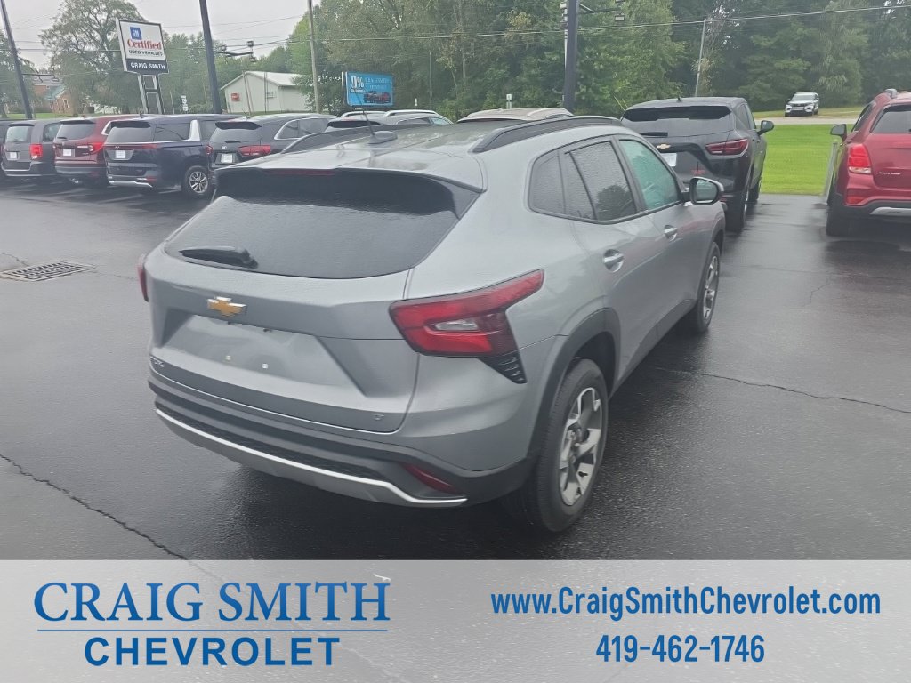 Used 2024 Chevrolet Trax LT w/ LT Convenience Package FWD image 5