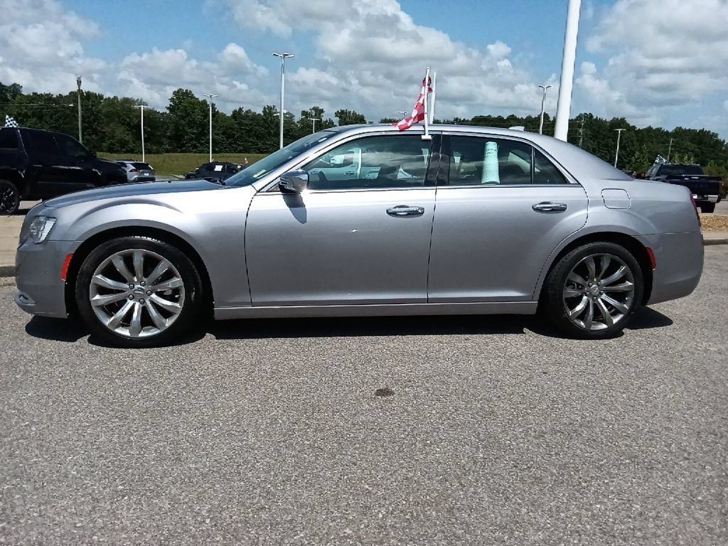 Used 2017 Chrysler 300 C w/ Safetytec Plus Group RWD image 7