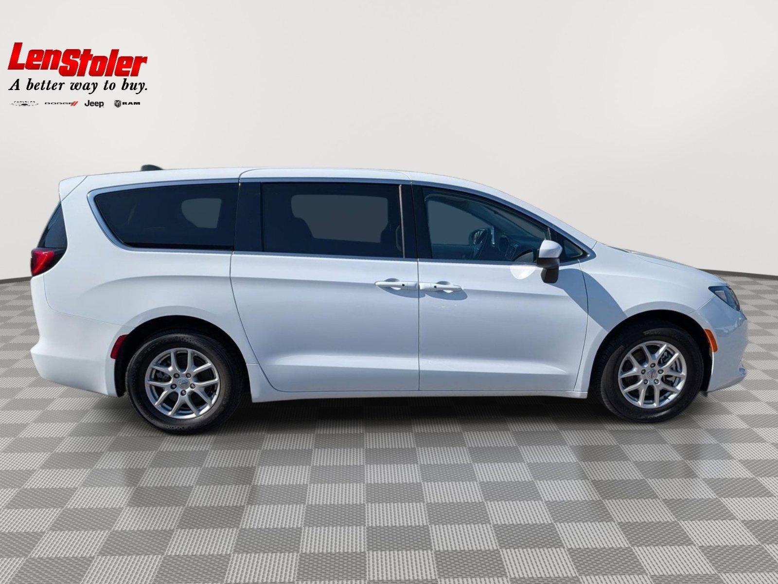 Used 2023 Chrysler Voyager LX image 6
