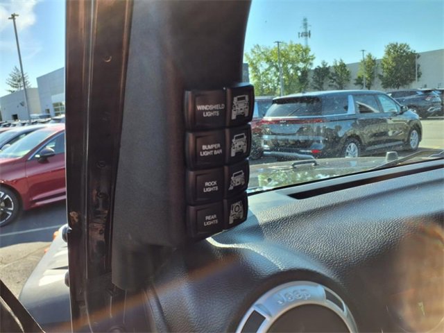 Used 2014 Jeep Wrangler Unlimited Rubicon w/ Connectivity Group image 21