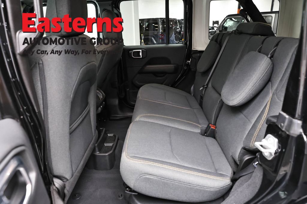 Used 2025 Jeep Wrangler Unlimited Sahara AWD/4WD image 21