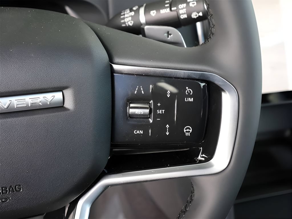 Used 2025 Land Rover Discovery Sport Dynamic SE AWD/4WD image 33