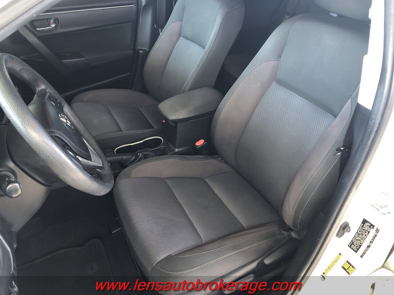Used 2018 Toyota Corolla LE FWD image 12