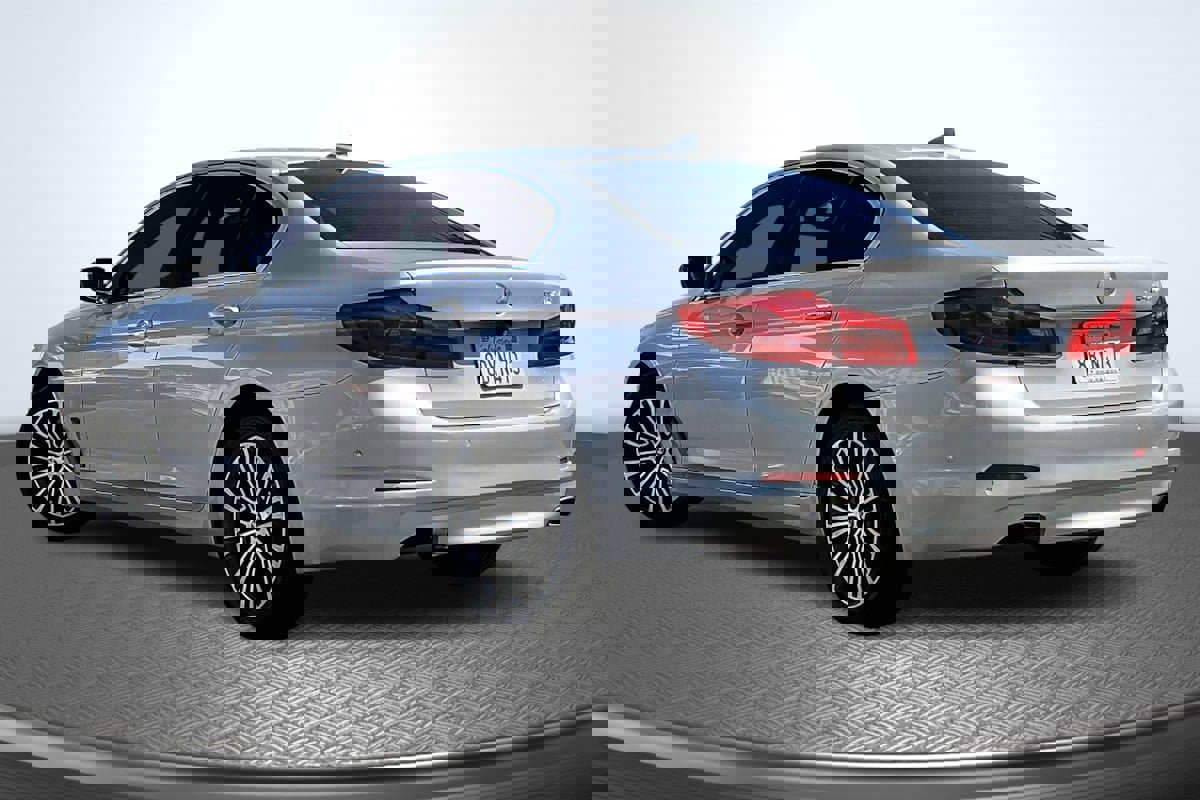 Used 2017 BMW 540i image 2