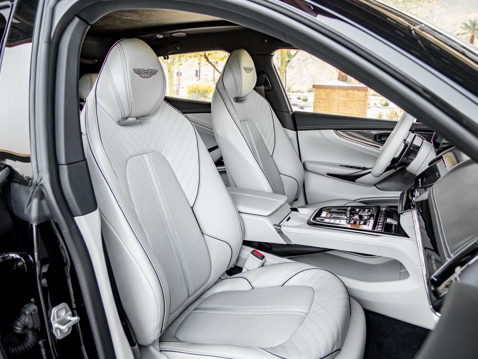 Used 2025 Aston Martin DBX 707 image 25