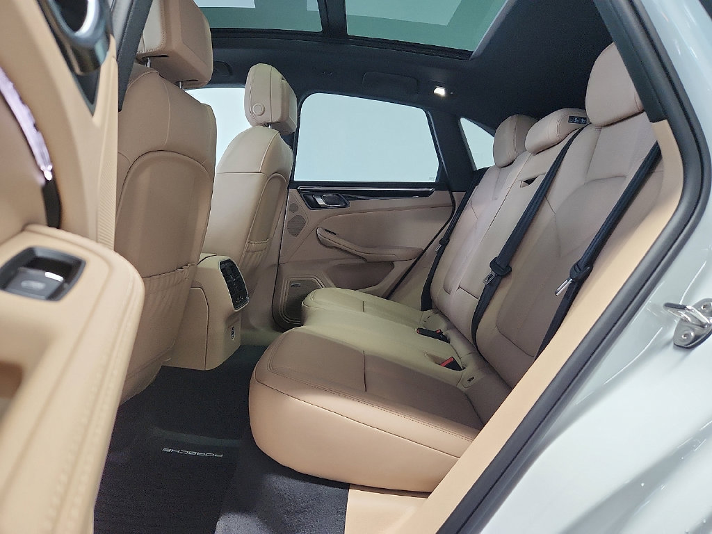New 2026 Porsche Macan S AWD/4WD image 11