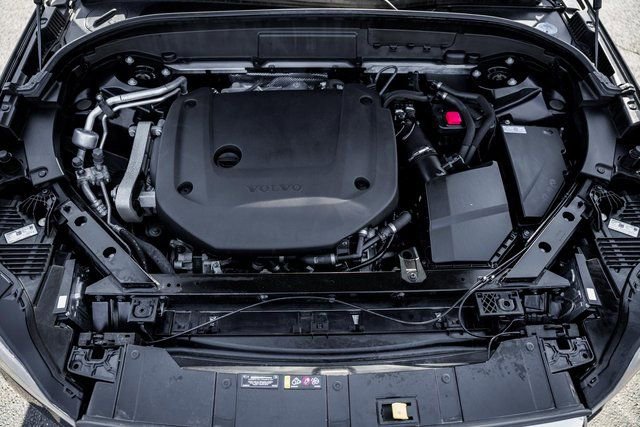 Certified 2023 Volvo XC60 B6 Ultimate w/ Protection Package Premier image 19