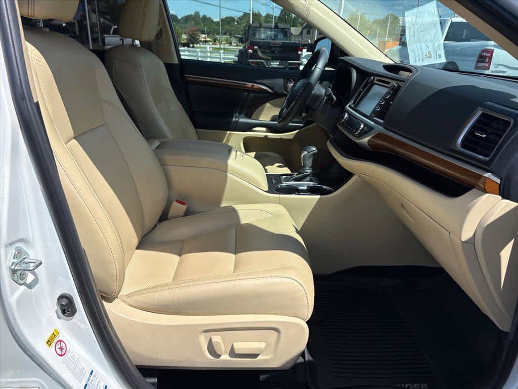 Used 2019 Toyota Highlander Limited AWD/4WD image 6