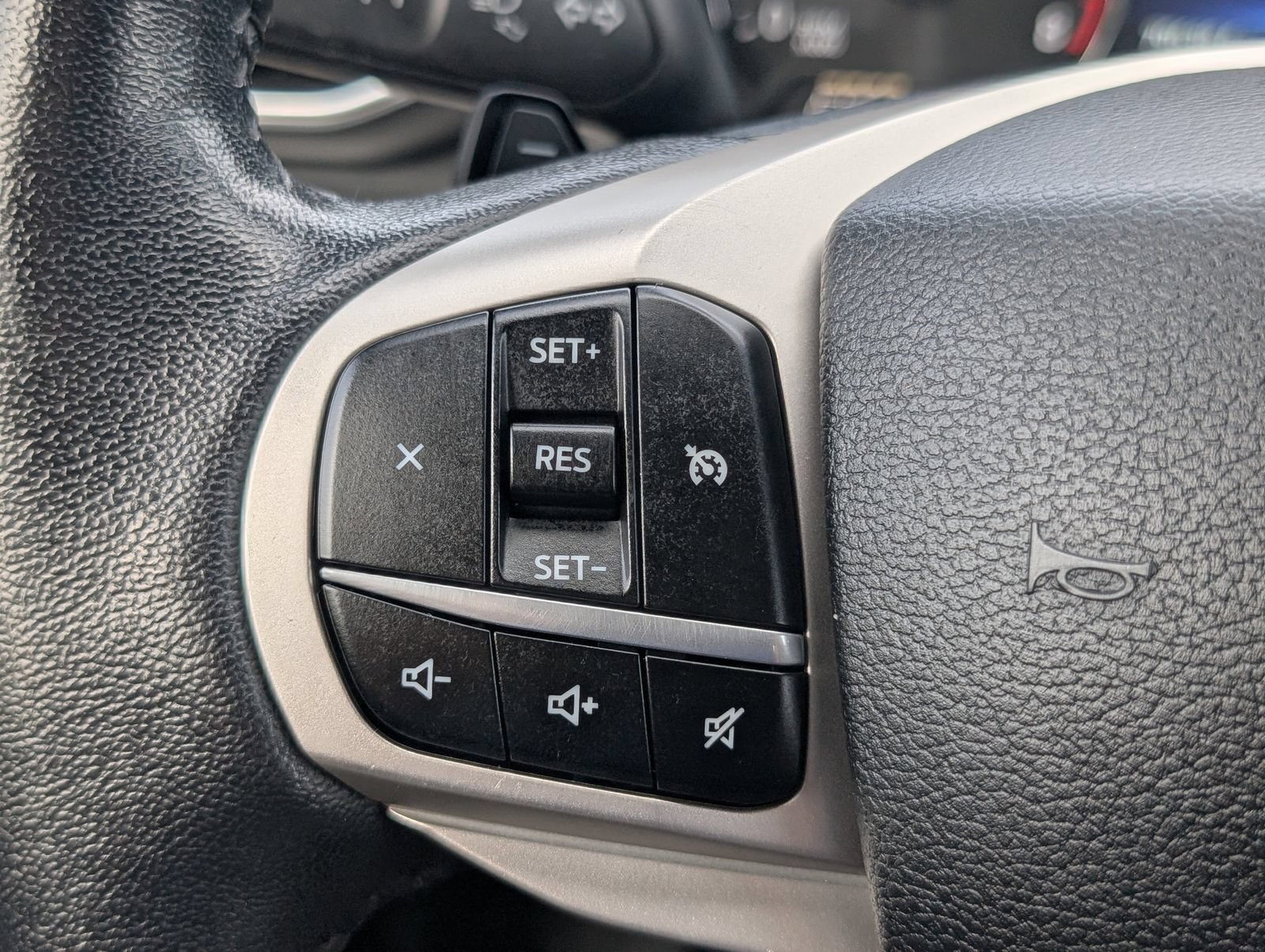 Used 2020 Ford Explorer XLT w/ Equipment Group 202A AWD/4WD image 23