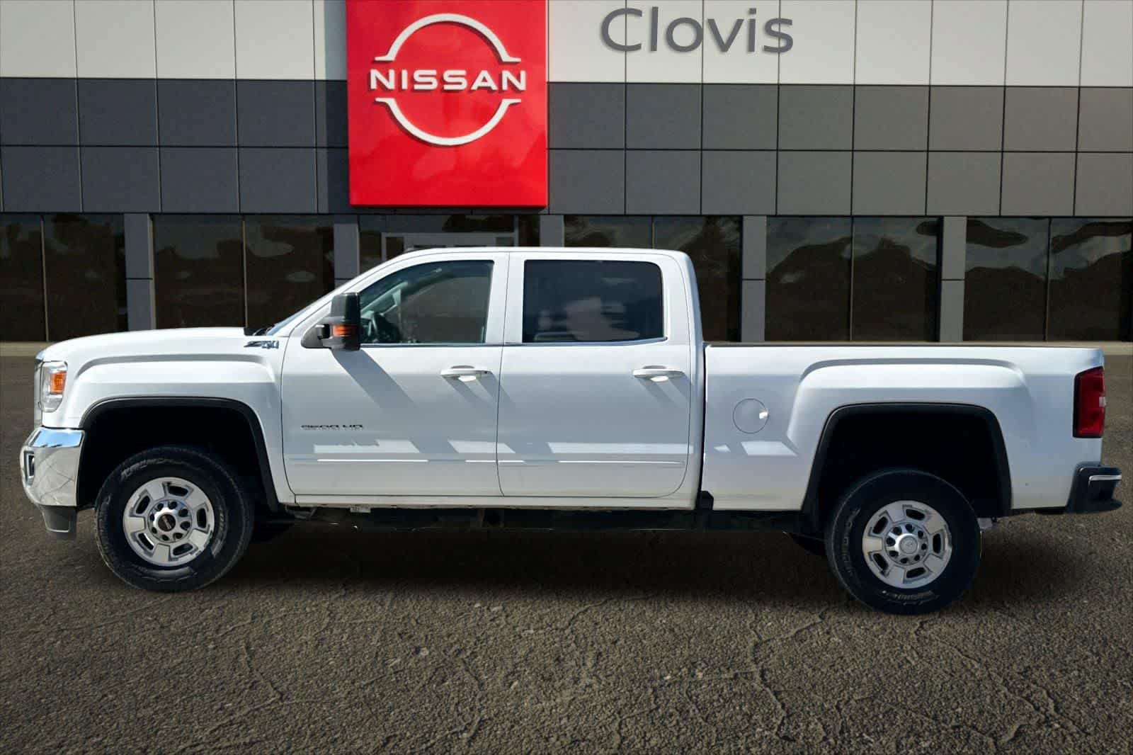 Used 2016 GMC Sierra 2500 SLE w/ SLE Preferred Package AWD/4WD image 6