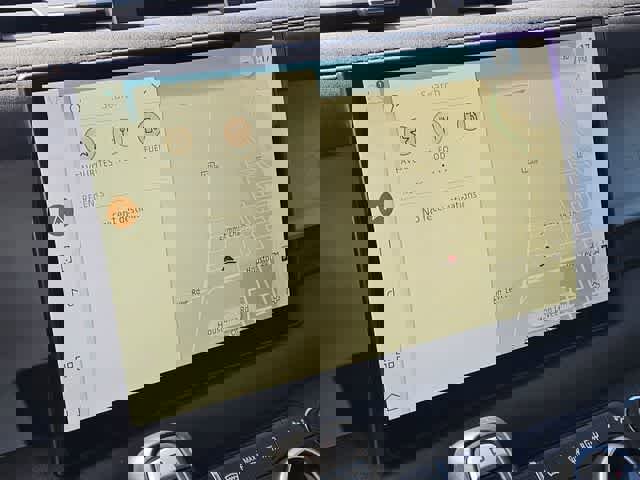 Used 2023 Land Rover Defender 130 X-Dynamic SE image 32