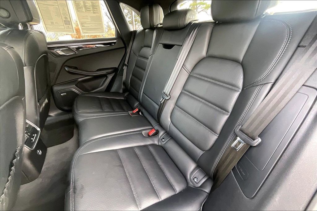 Used 2022 Porsche Macan S image 26