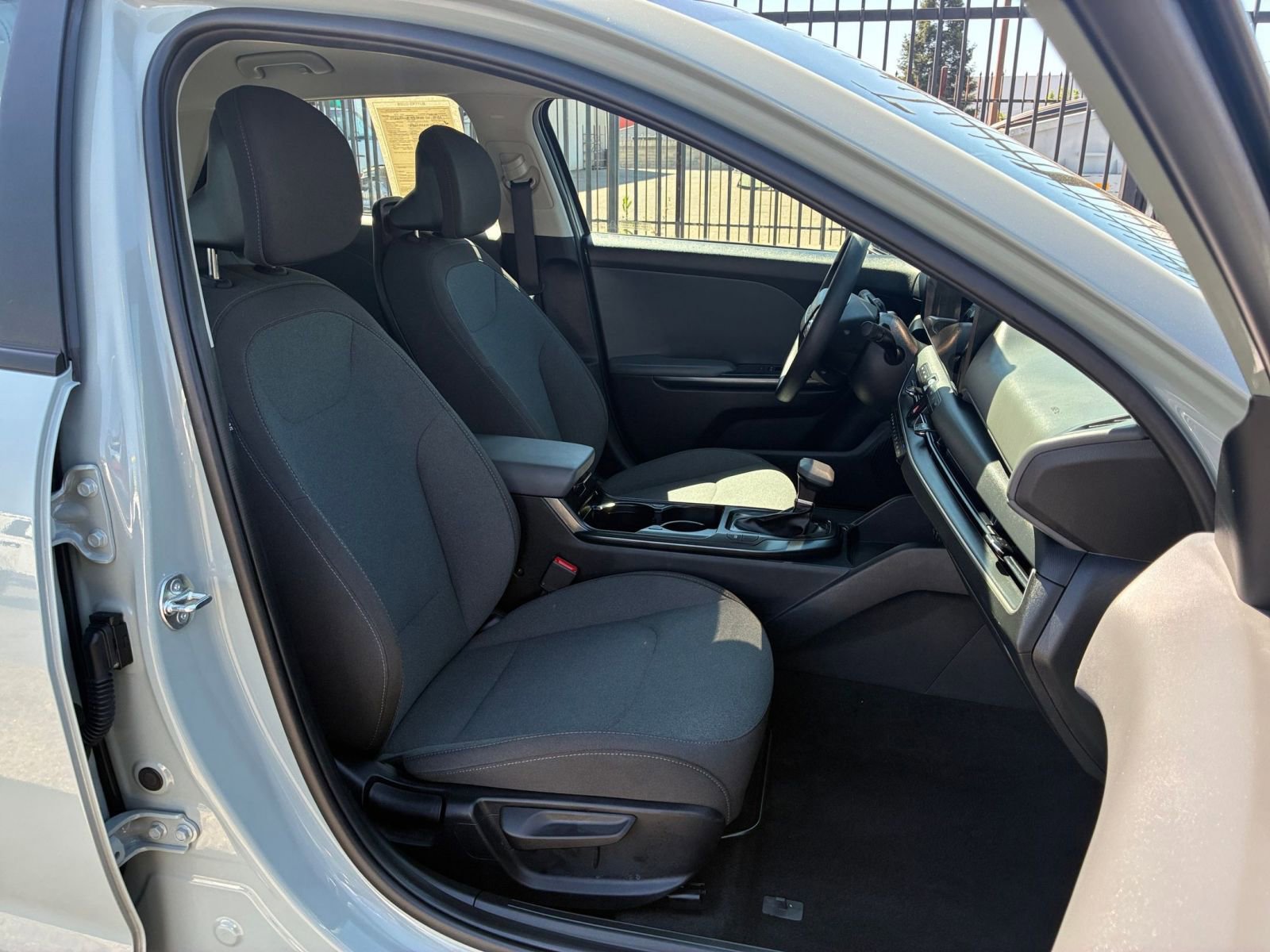 Used 2025 Kia K4 LXS image 35