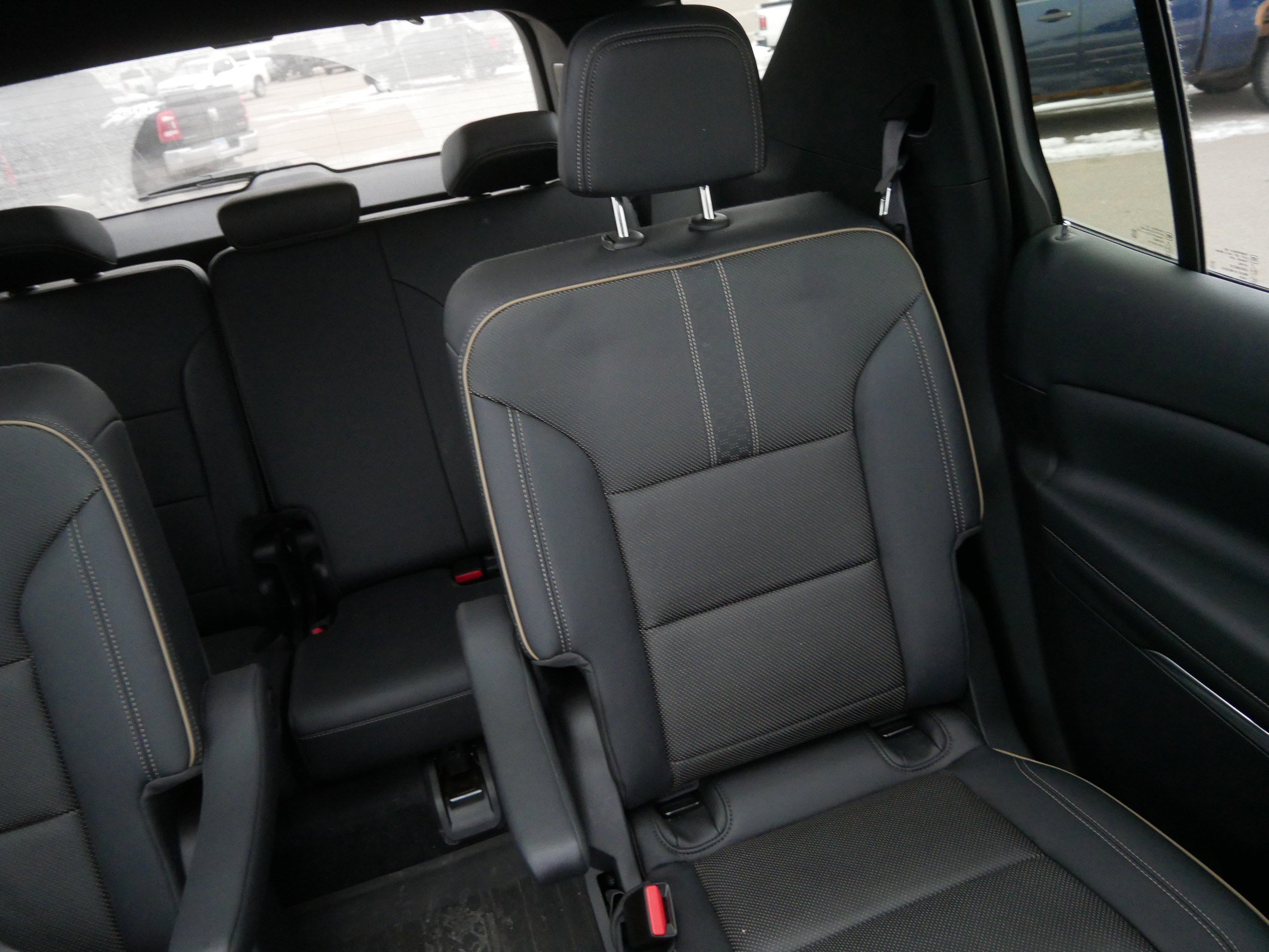 Used 2025 Chevrolet Traverse High Country image 14