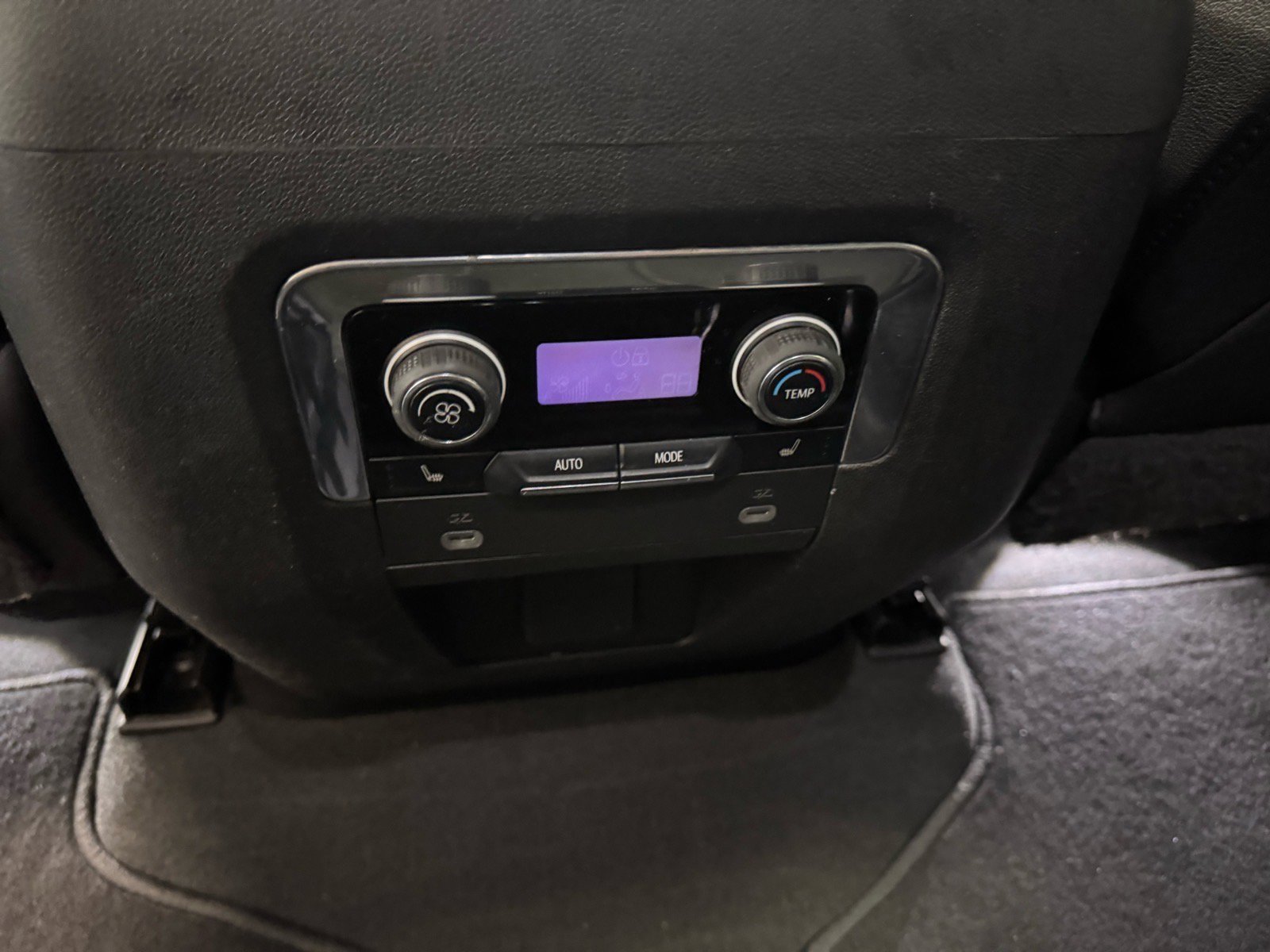 Used 2023 Chevrolet Suburban Z71 w/ Luxury Package AWD/4WD image 14