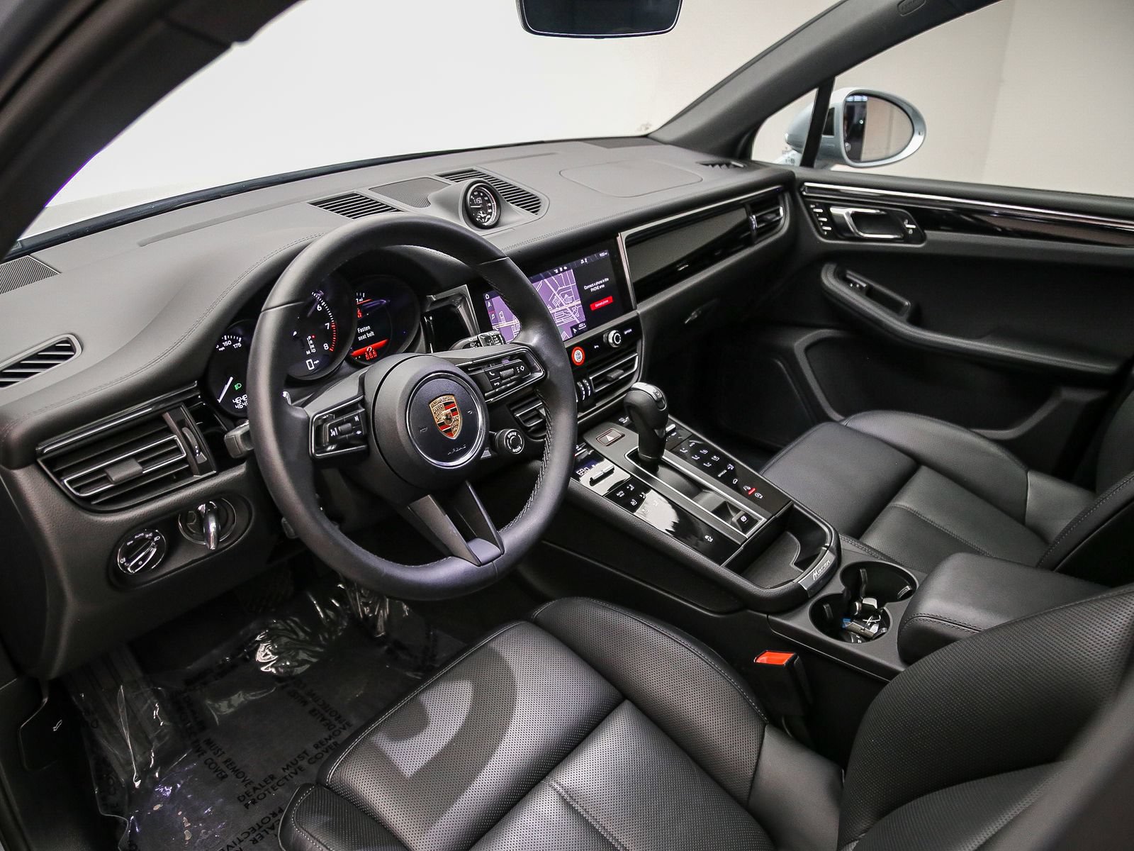 Certified 2026 Porsche Macan AWD/4WD image 4