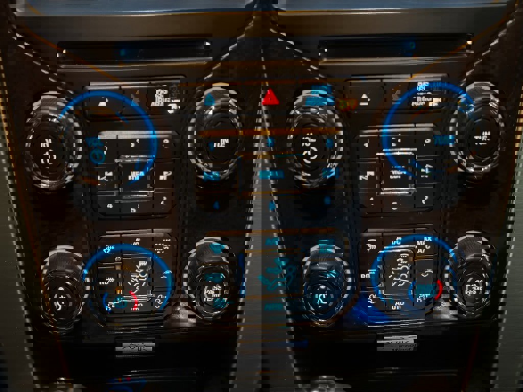 Used 2013 Ford F150 Platinum image 29