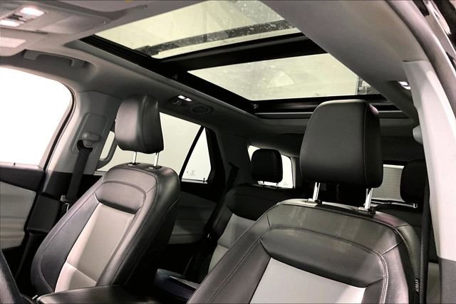 Used 2022 Ford Explorer XLT w/ XLT Sport Appearance Package image 39