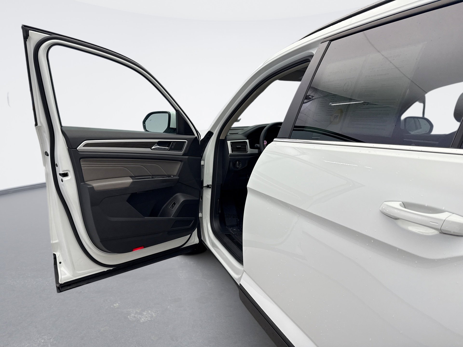 Used 2023 Volkswagen Atlas SE image 9