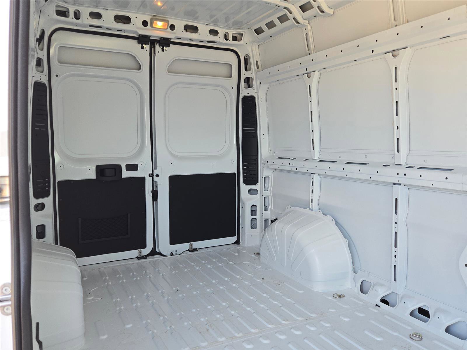 Used 2025 RAM ProMaster 2500 w/ Convenience Group image 11