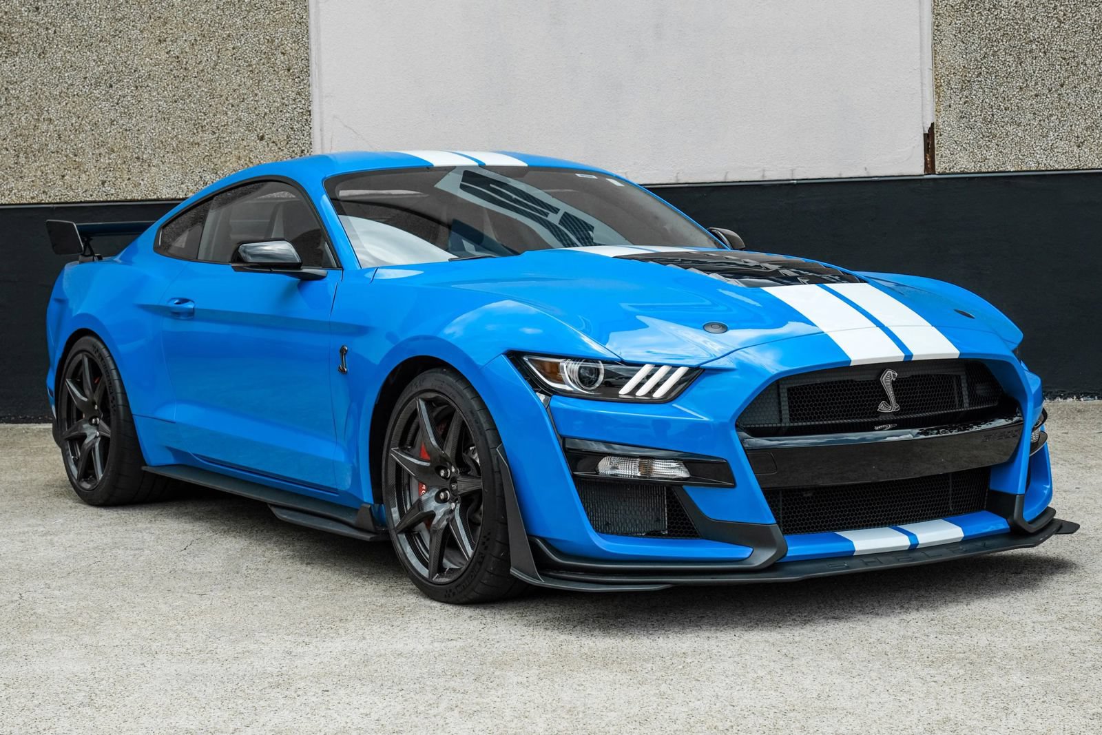 Used 2022 Ford Mustang Shelby GT500 w/ Carbon Fiber Track Pack RWD image 7