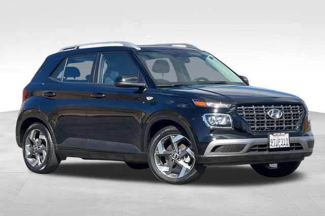 Used 2025 Hyundai Venue SEL image 2