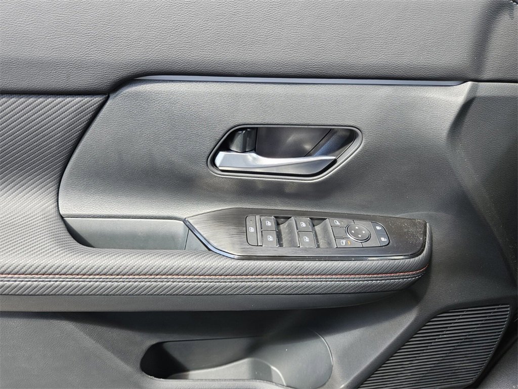 New 2026 Nissan Kicks SR w/ Cold Weather Package image 29