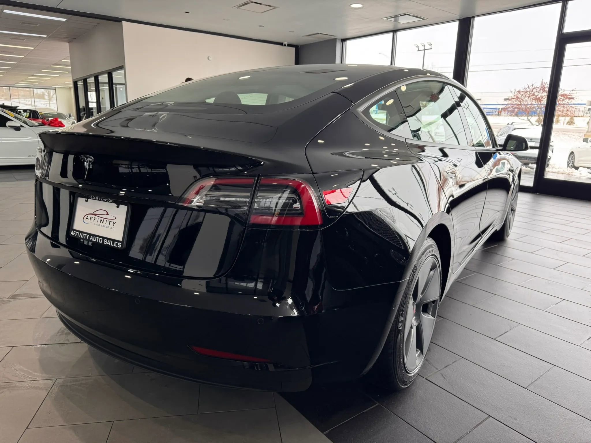 Used 2021 Tesla Model 3 Standard Range Plus image 5