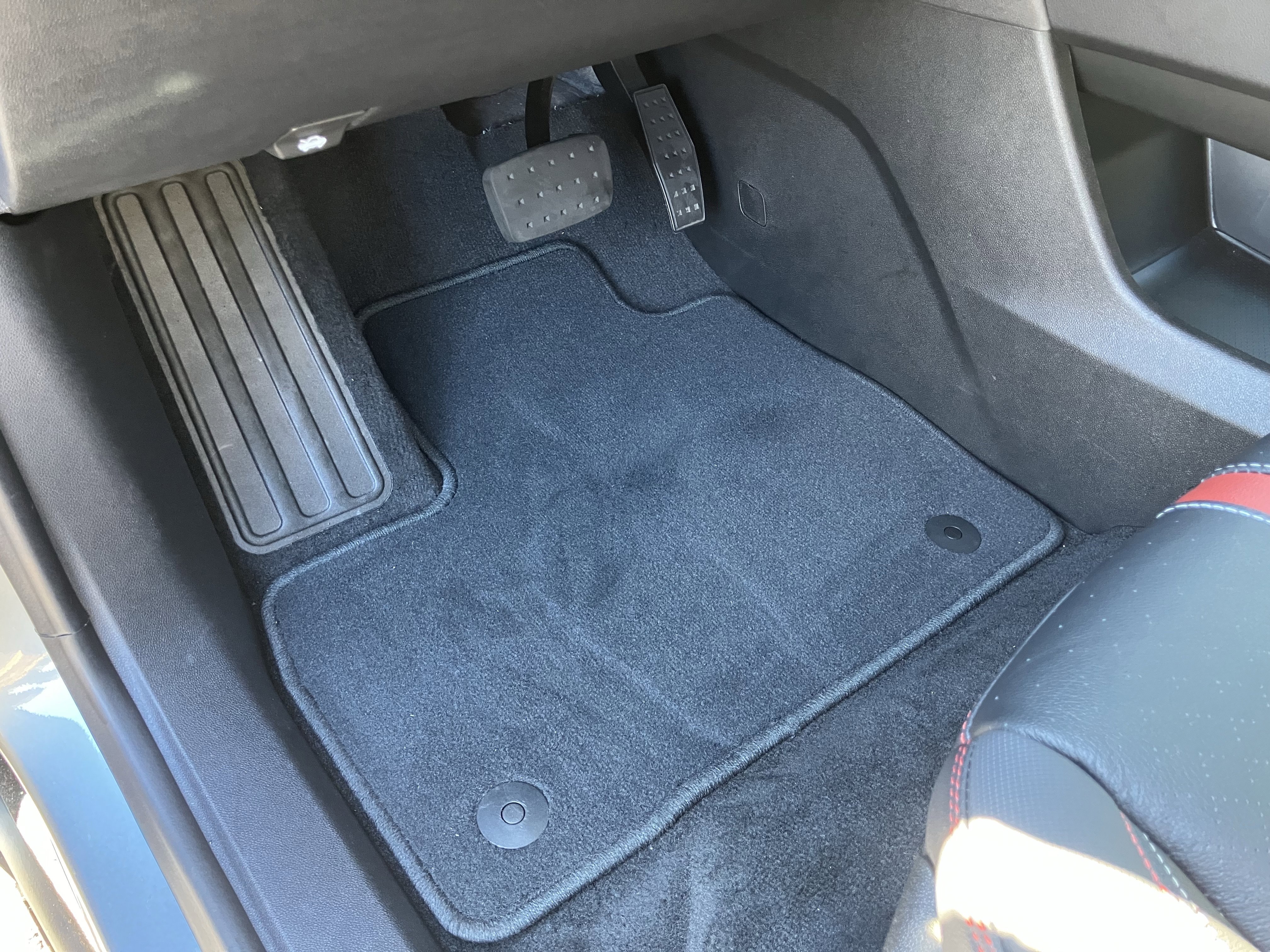 Used 2025 Chevrolet Traverse RS image 18