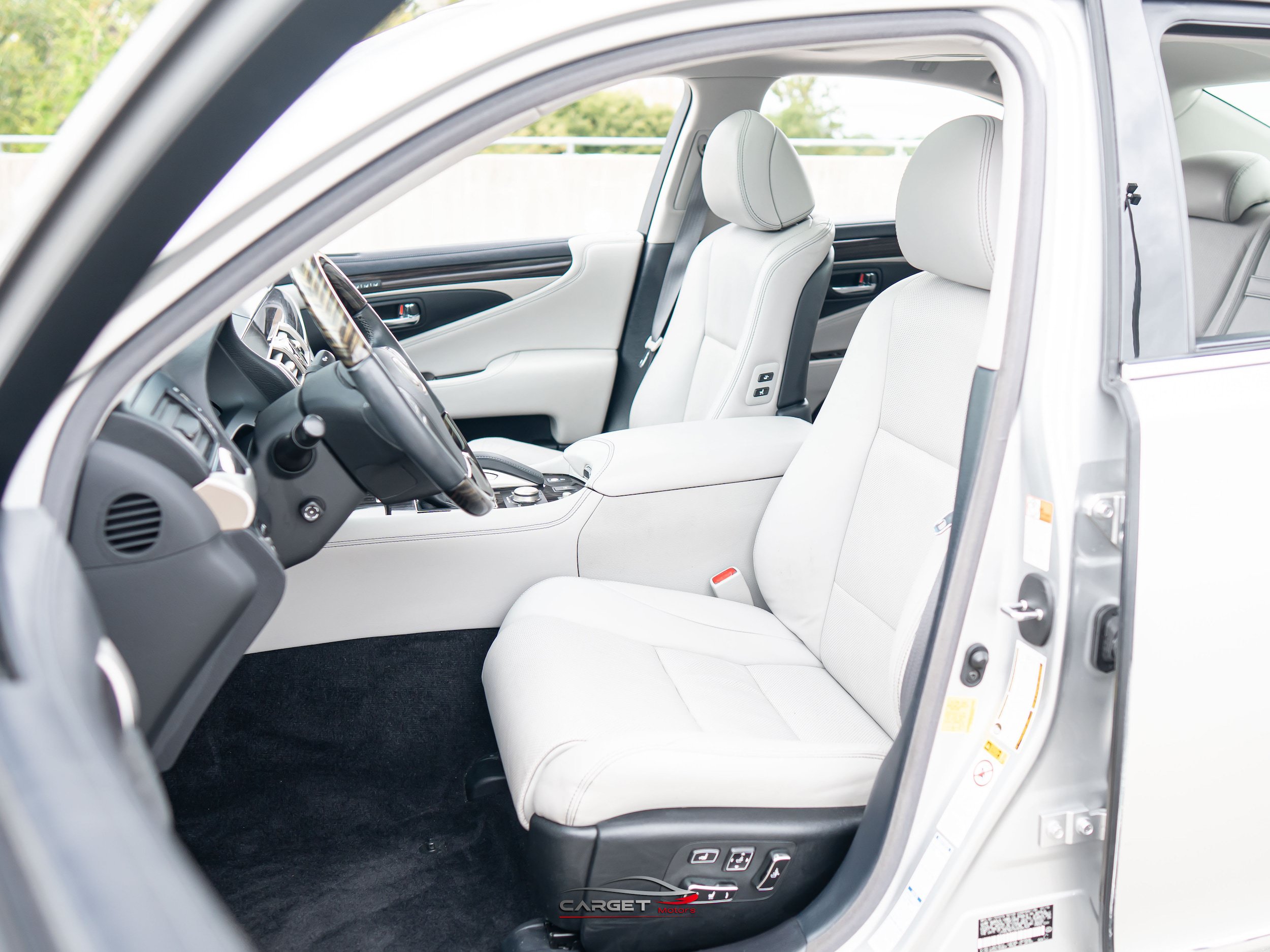 Used 2016 Lexus LS 460 AWD w/ Comfort Package image 16