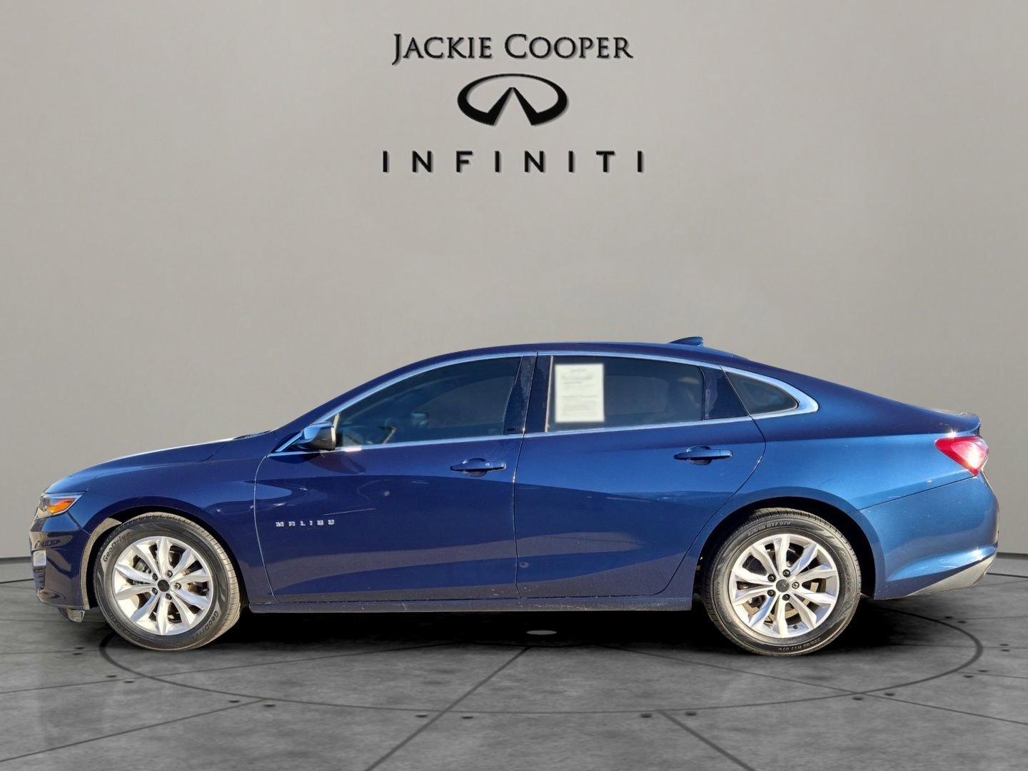 Used 2020 Chevrolet Malibu LT image 2