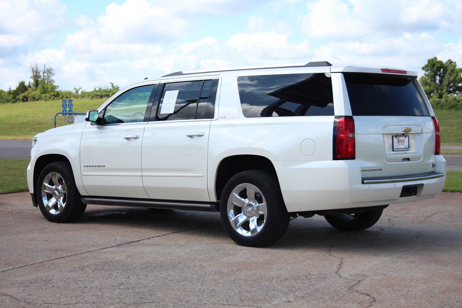Used 2015 Chevrolet Suburban LTZ AWD/4WD image 7