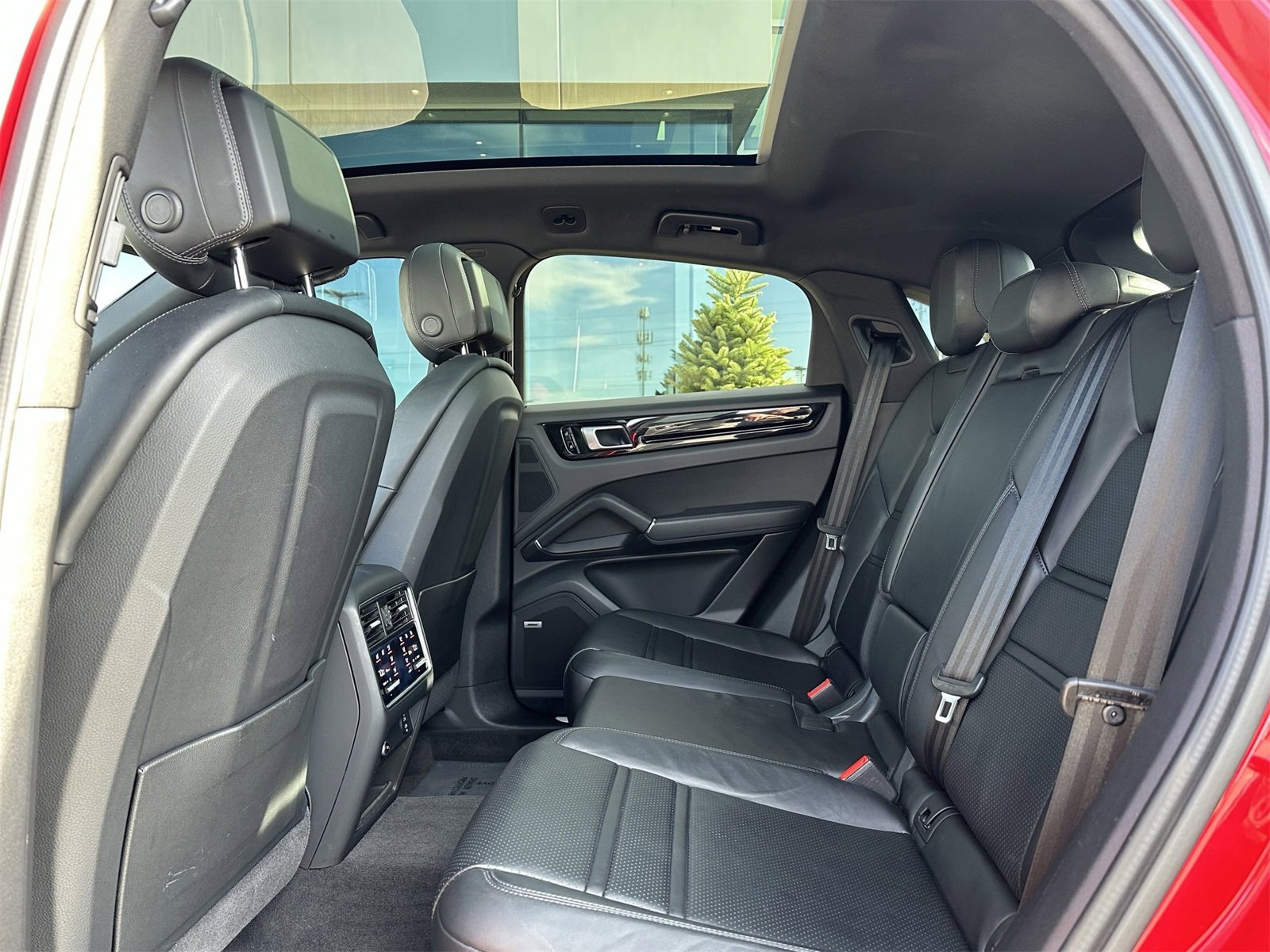 Used 2021 Porsche Cayenne S image 16