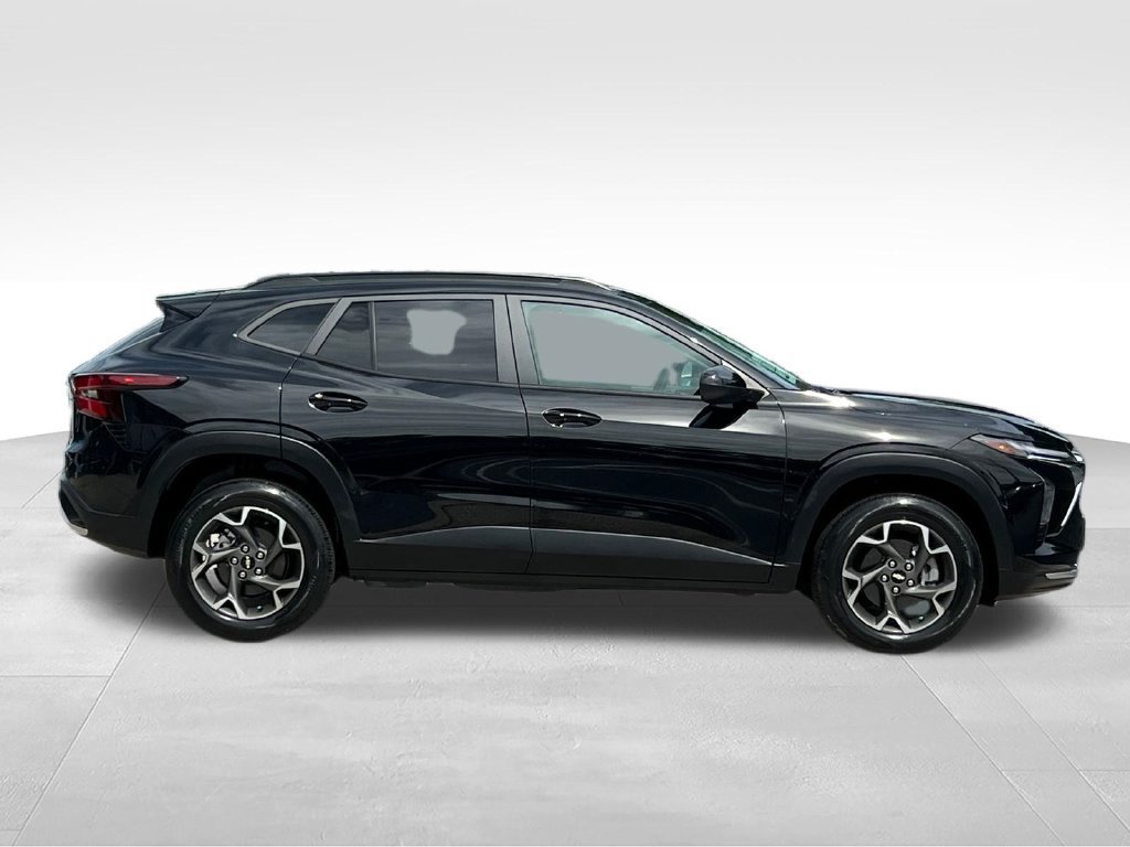 Used 2024 Chevrolet Trax LT w/ Driver Confidence Package FWD image 4