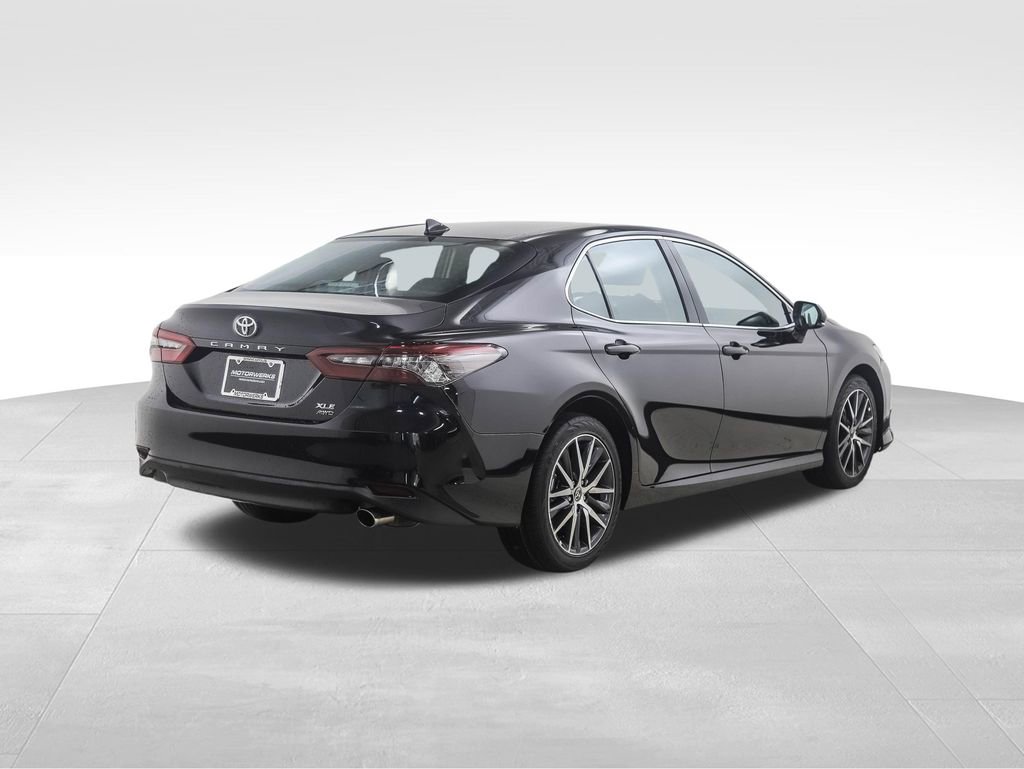 Used 2024 Toyota Camry XLE w/ Cold Weather Package image 5
