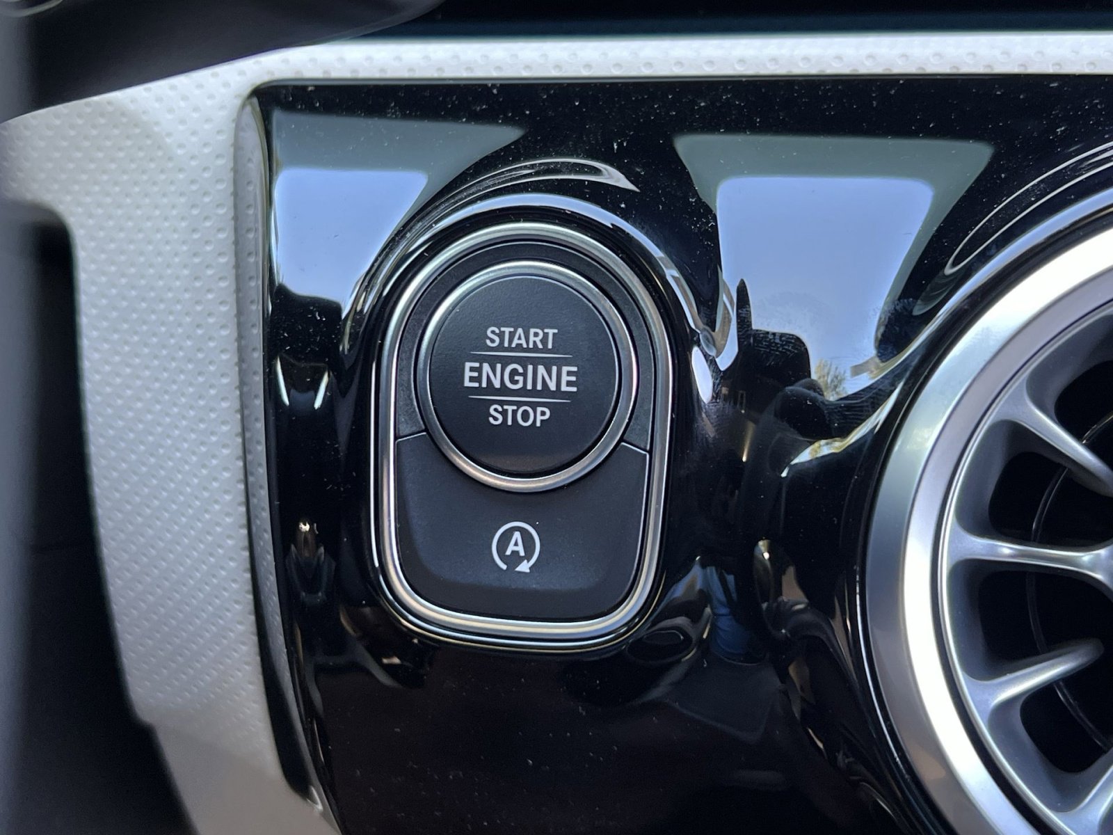 New 2025 Mercedes-Benz CLA 250 4MATIC image 30